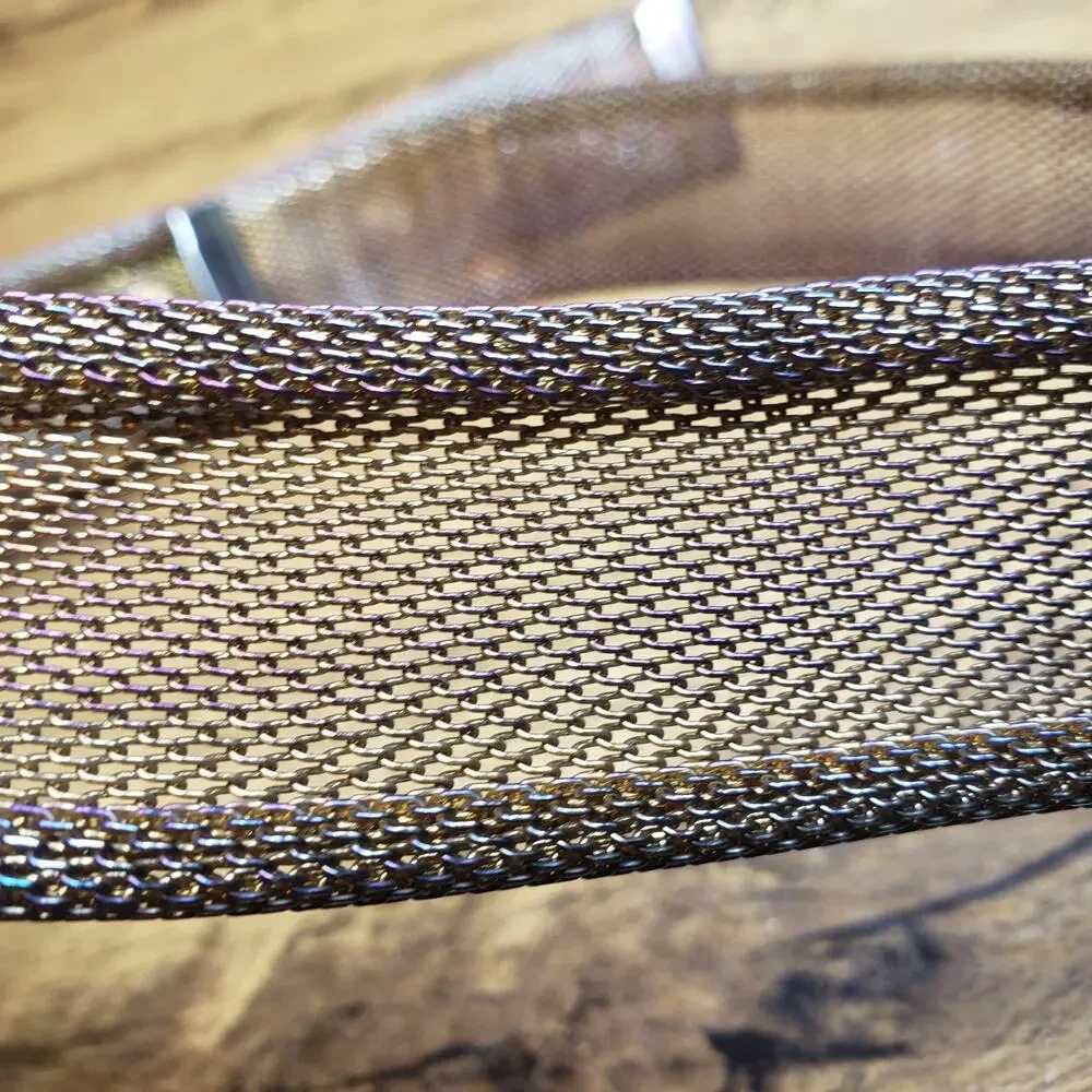 VTG Swallow Gold mesh rolled edge belt size 32 in womens